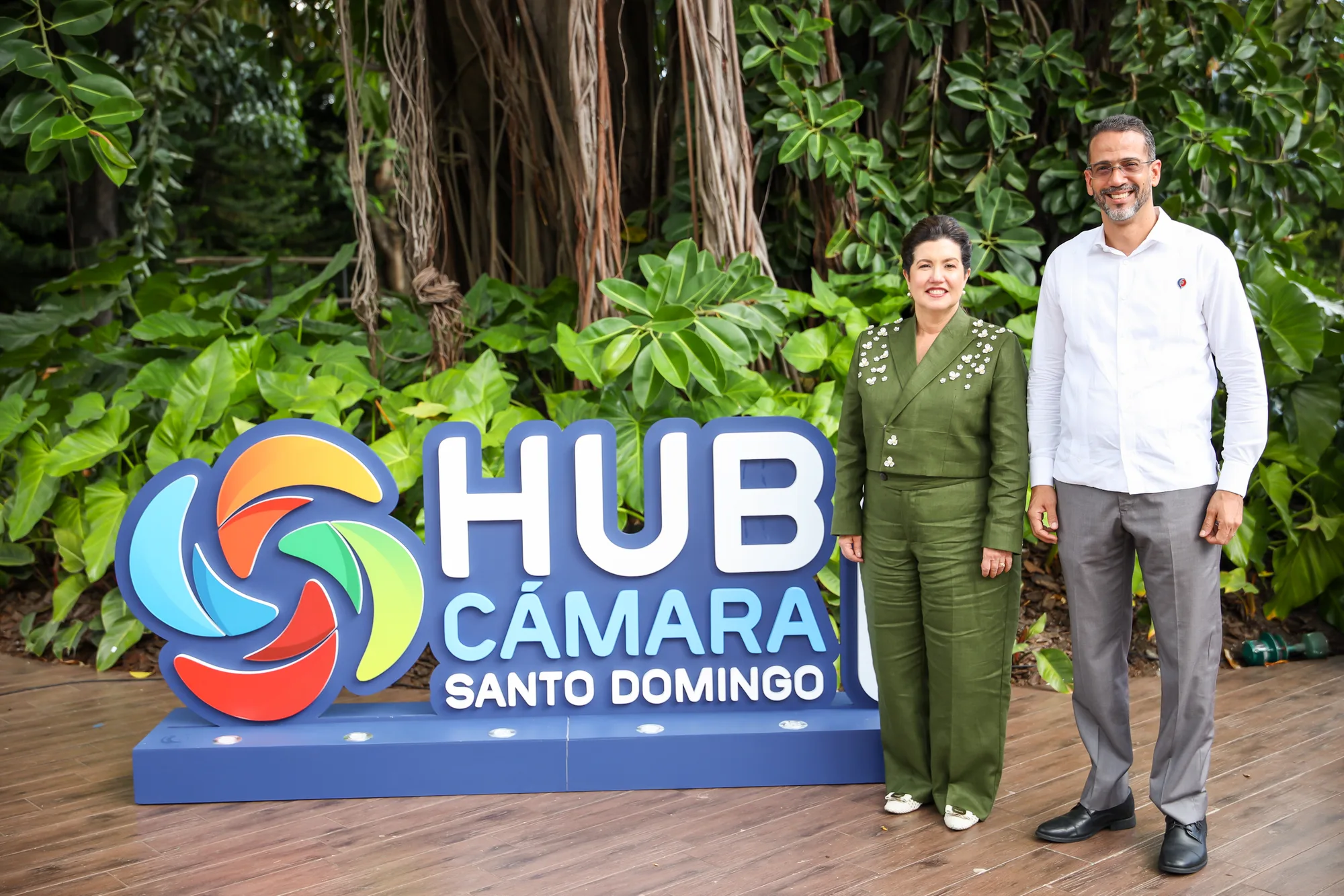 Lucile Houellemont, presidenta de la Cámara Santo Domingo, y Vladimir Pimentel F., director ejecutivo de ProDominicana